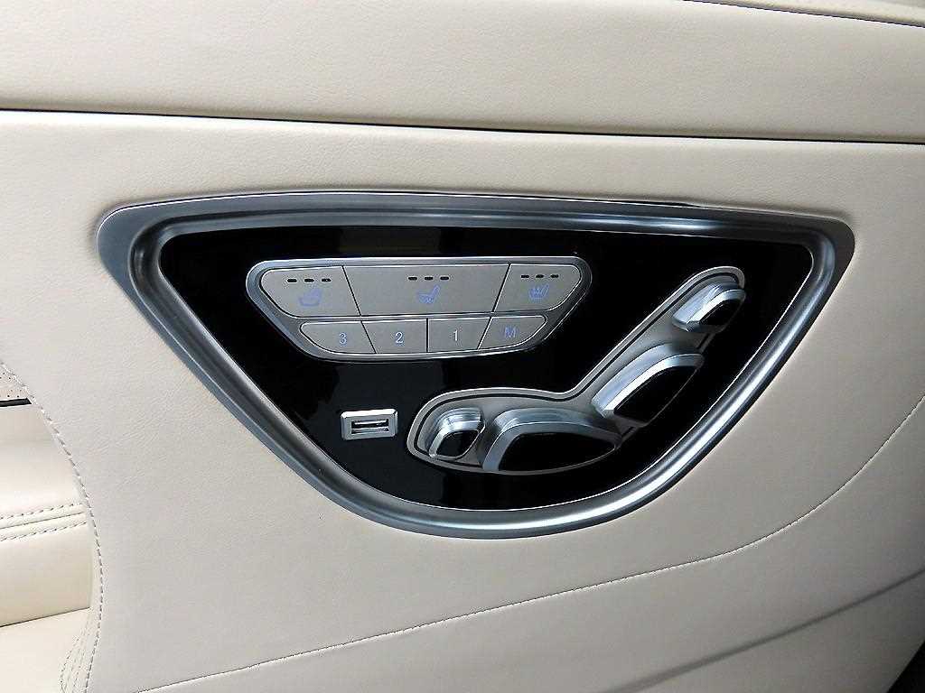 KIA Carnival - Vista 12