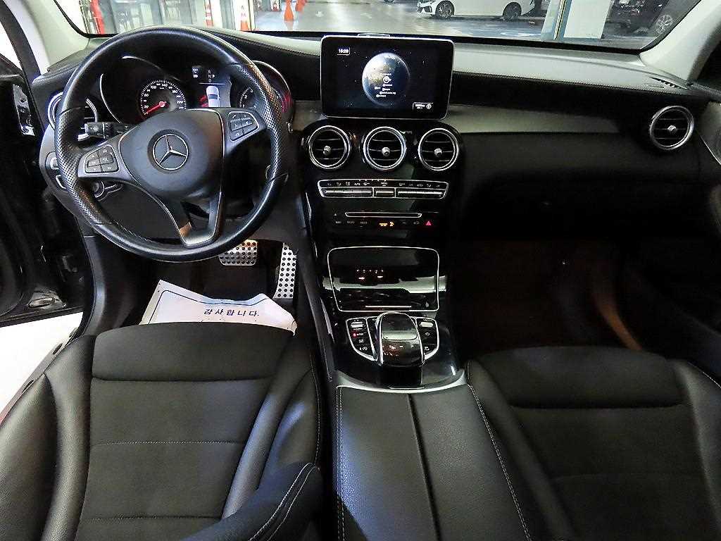 Mercedes Benz GLC Class - Vista 10