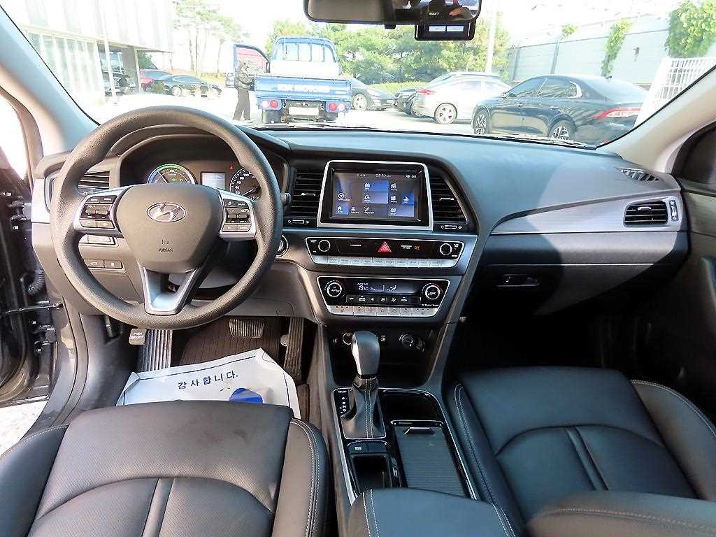 HYUNDAI Sonata - Vista 7