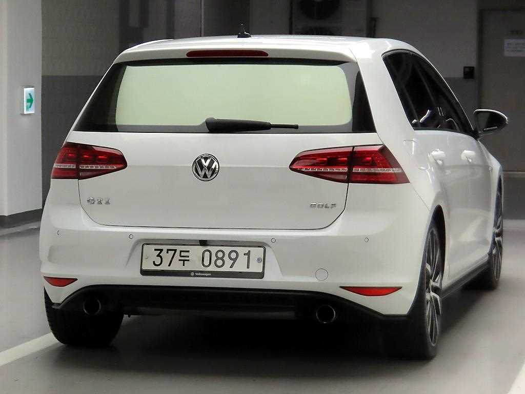 Volkswagen Golf - Vista 4