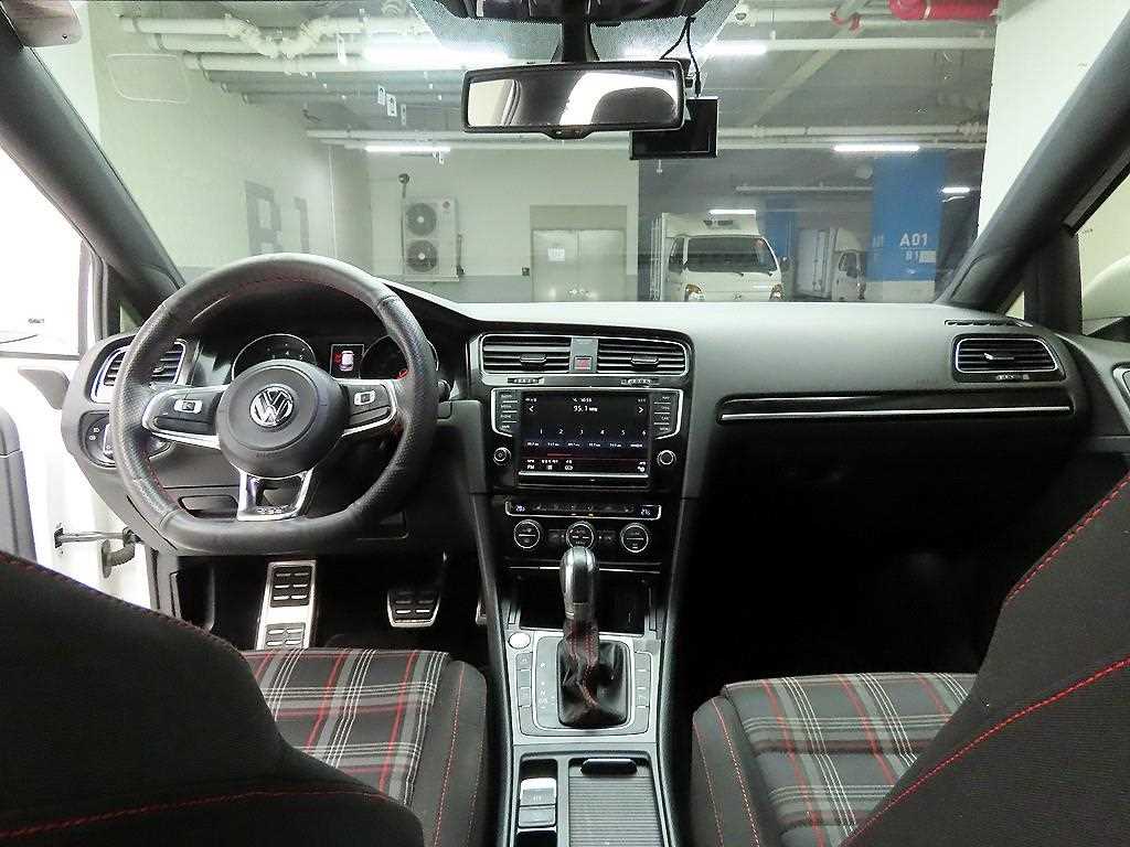 Volkswagen Golf - Vista 8