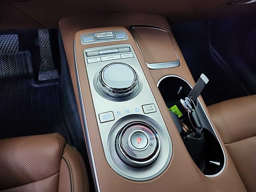 Genesis GV70 - Vista 8