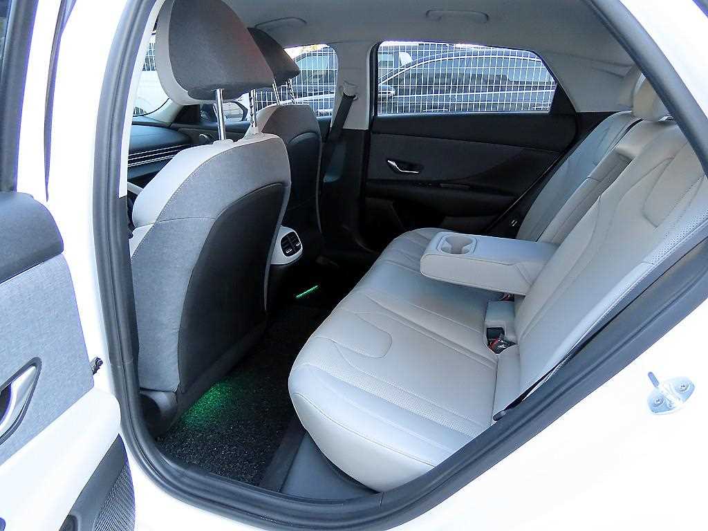 HYUNDAI Avante - Vista 6