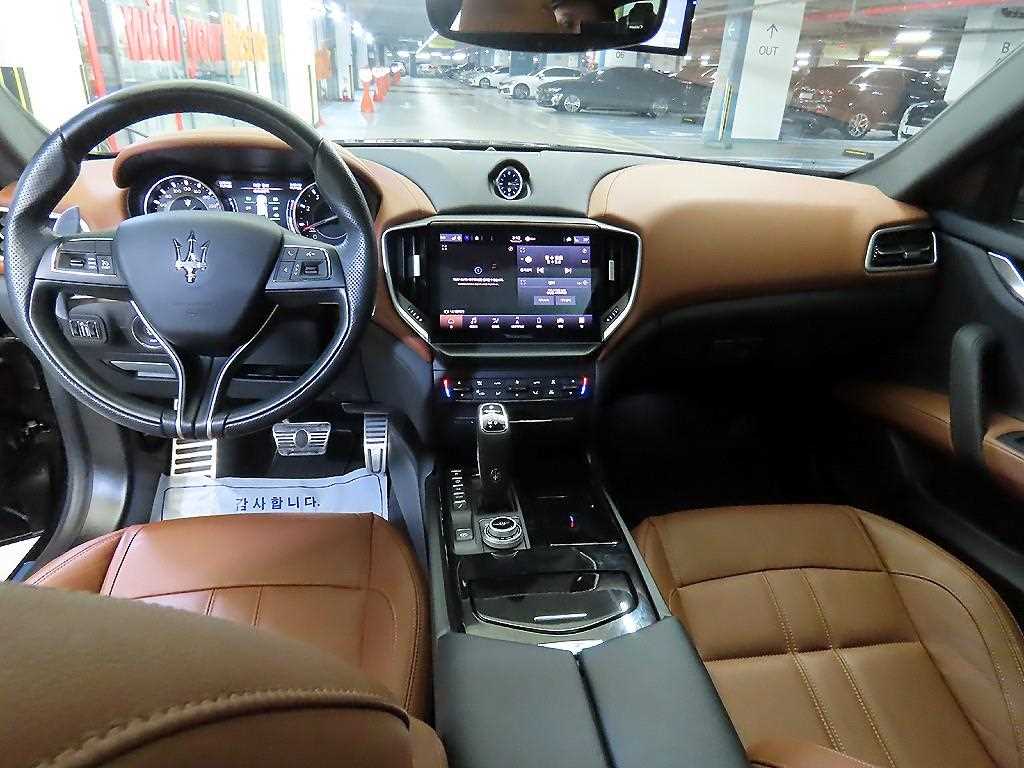 Maserati Ghibli - Vista 10