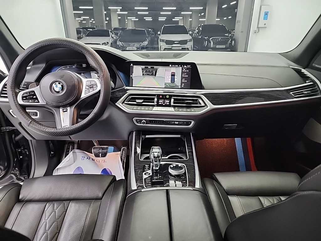 BMW X7 - Vista 8