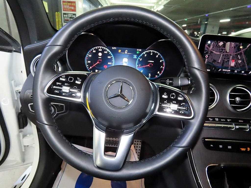 Mercedes Benz GLC Class - Vista 8