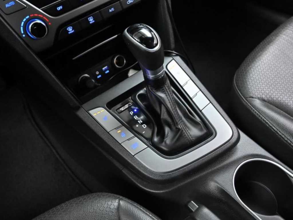 HYUNDAI Avante - Vista 9