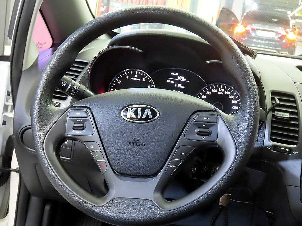 KIA K3 - Vista 8