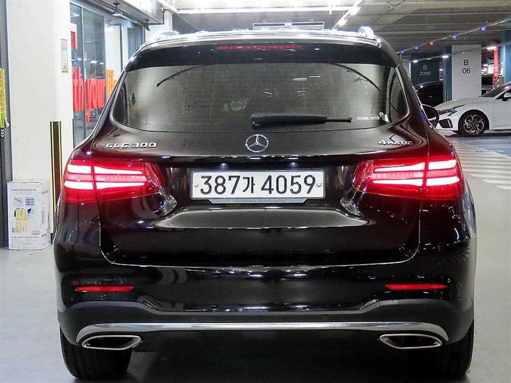 Mercedes Benz GLC Class - Vista 5