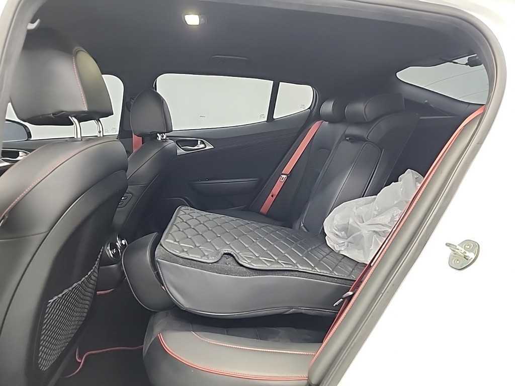 KIA Stinger - Vista 12