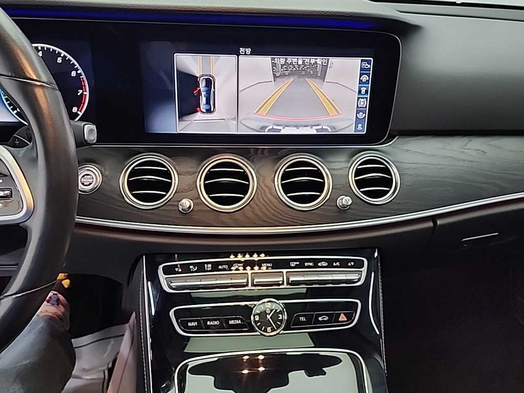 Mercedes Benz E class - Vista 10