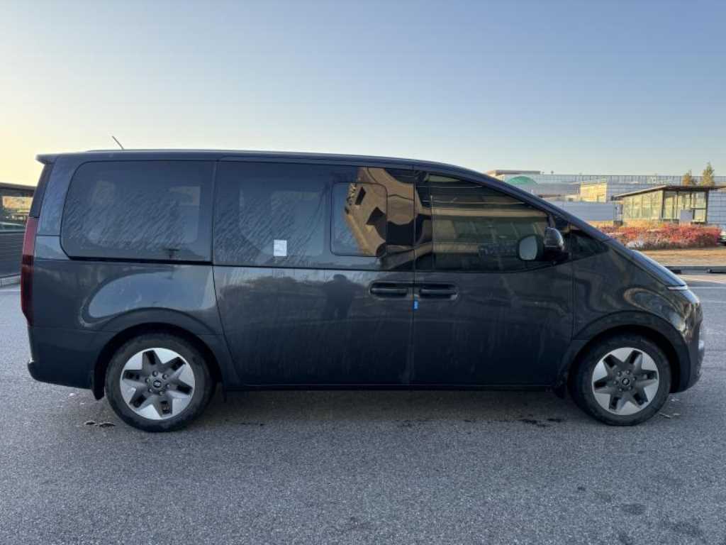 HYUNDAI Staria - Vista 4