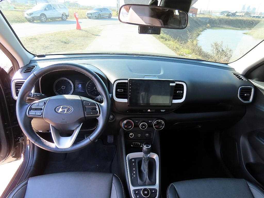 HYUNDAI Venue - Vista 9