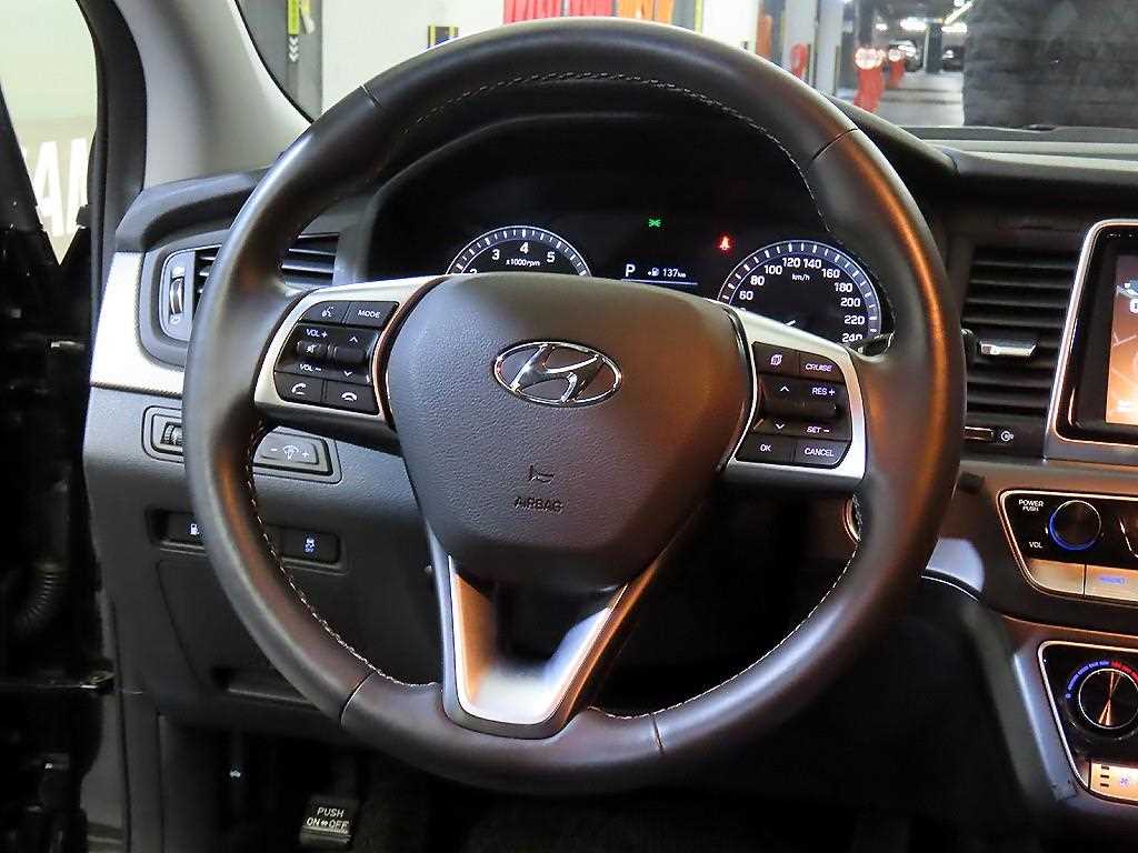 HYUNDAI Sonata - Vista 8