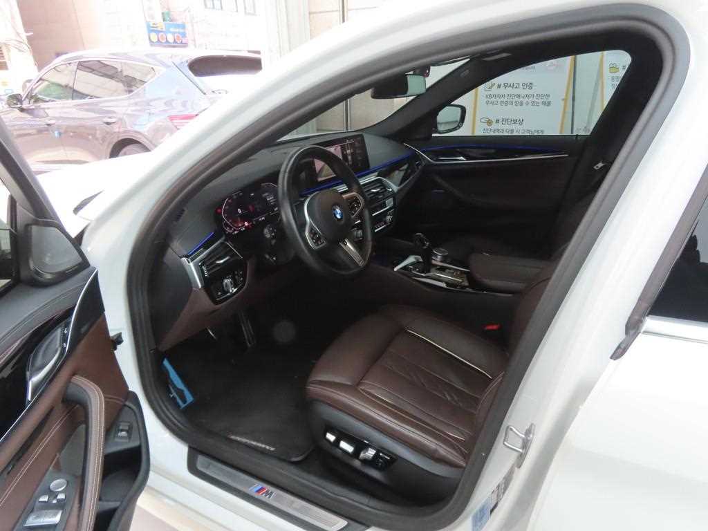 BMW 5 Series - Vista 5