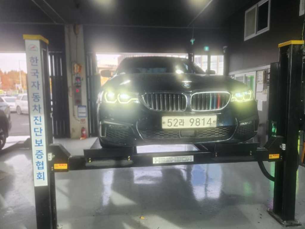 BMW 5 Series 2018 Negro - Importación desde Corea - HF Imports Iquique - Foto 1