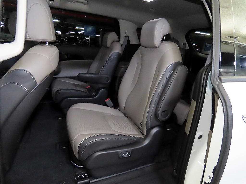 KIA Carnival - Vista 7