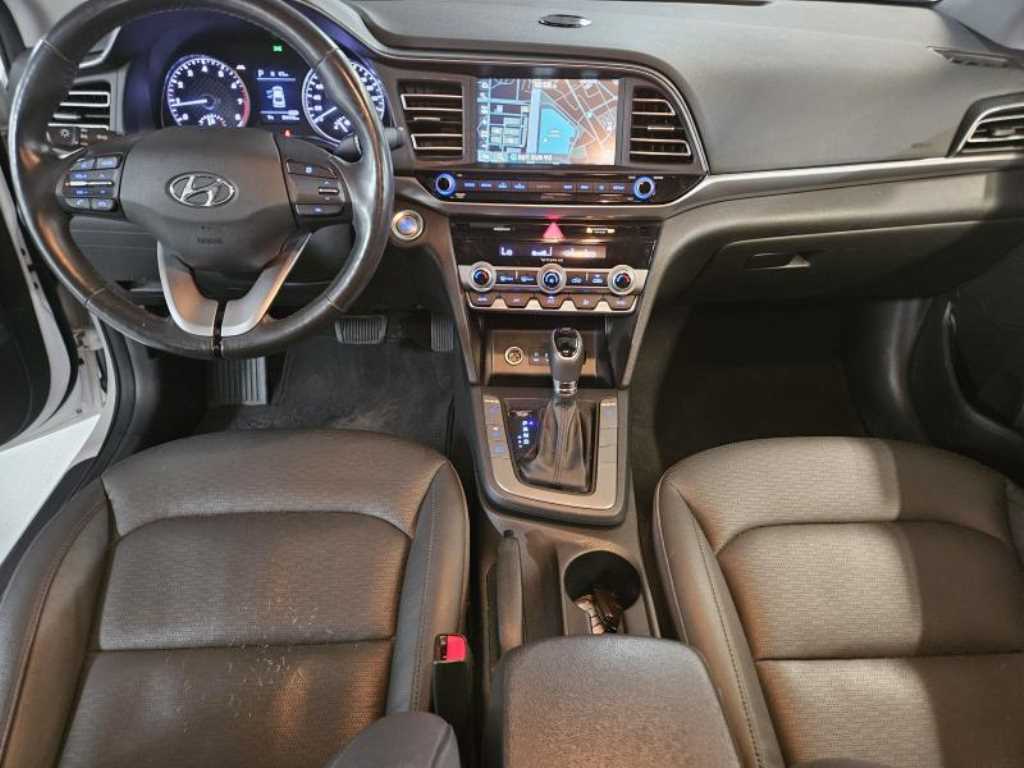 HYUNDAI Avante - Vista 11