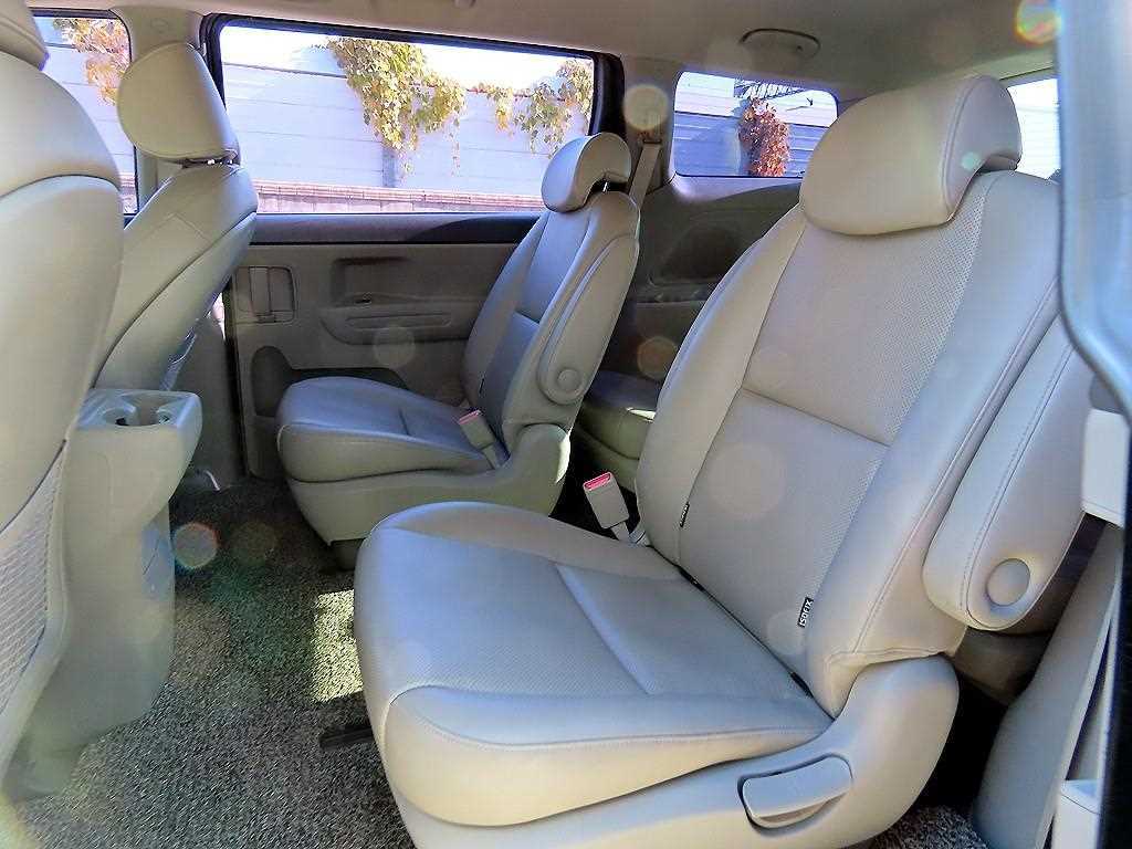 KIA Carnival - Vista 6