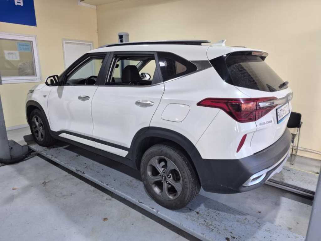 KIA Seltos - Vista 4