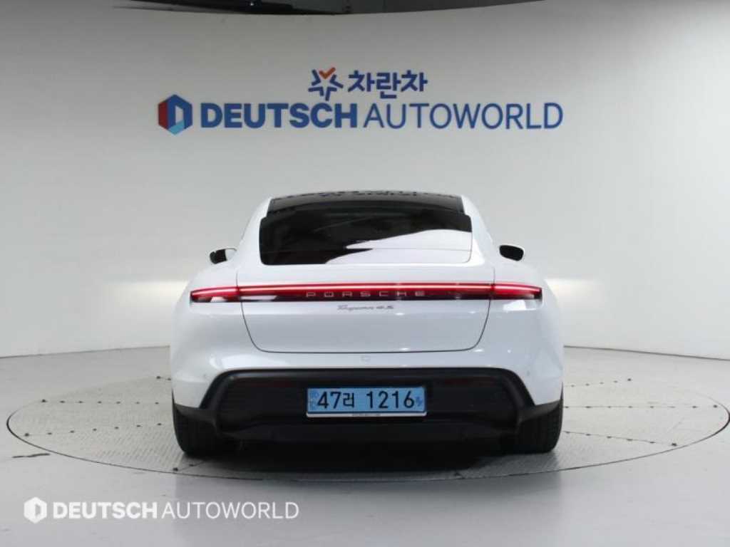 Porsche Taycan - Vista 4