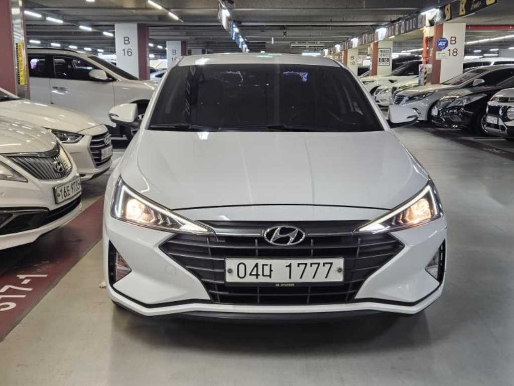 HYUNDAI Avante - Vista 2