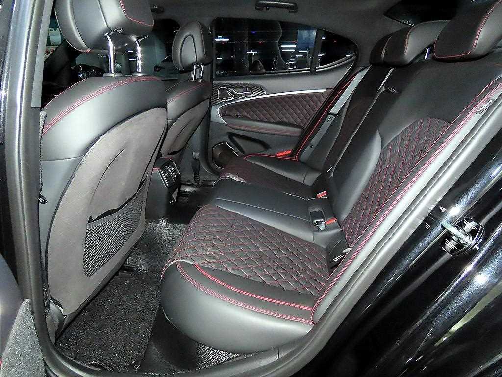 Genesis G70 - Vista 7