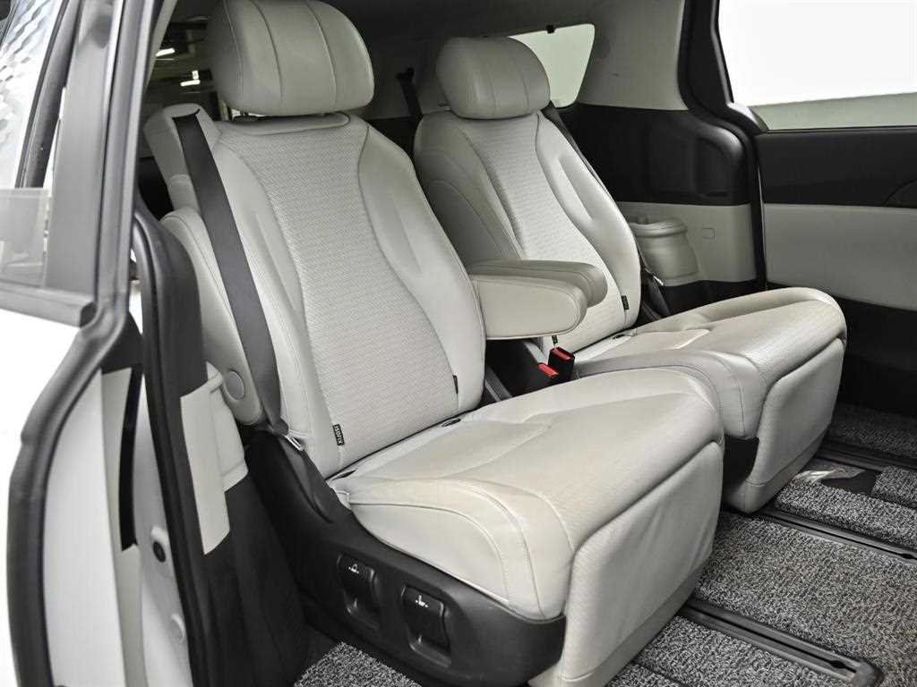 KIA Carnival - Vista 12