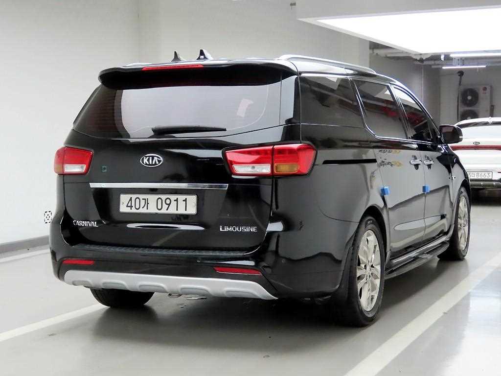 KIA Carnival - Vista 4