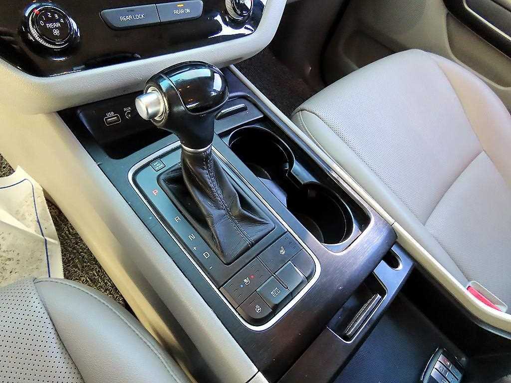 KIA Carnival - Vista 11