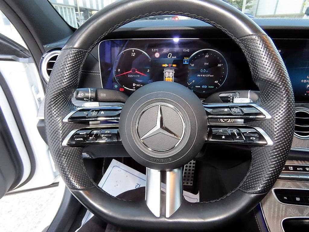 Mercedes Benz E class - Vista 8