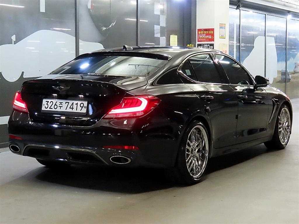 Genesis G70 - Vista 4