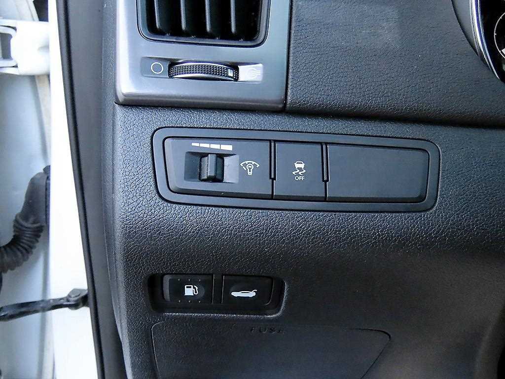 HYUNDAI Sonata - Vista 12