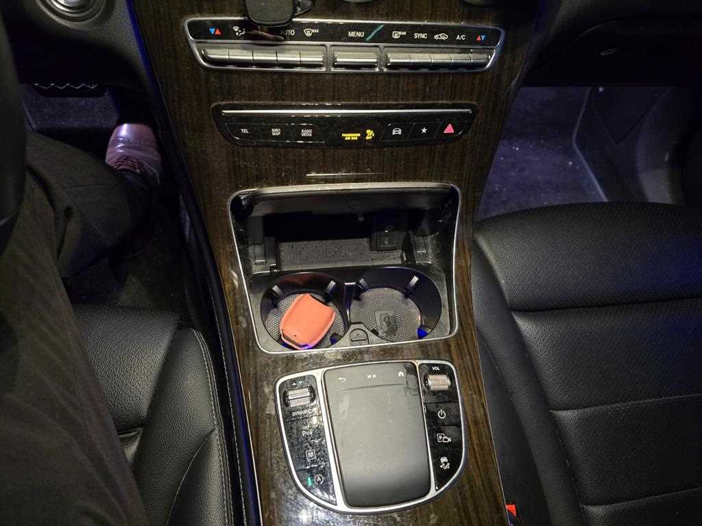 Mercedes Benz GLC Class - Vista 4