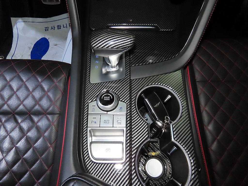 Genesis G70 - Vista 12