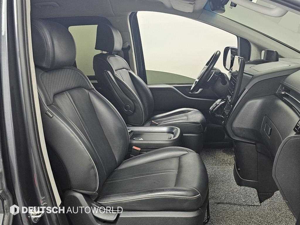 HYUNDAI Staria - Vista 10