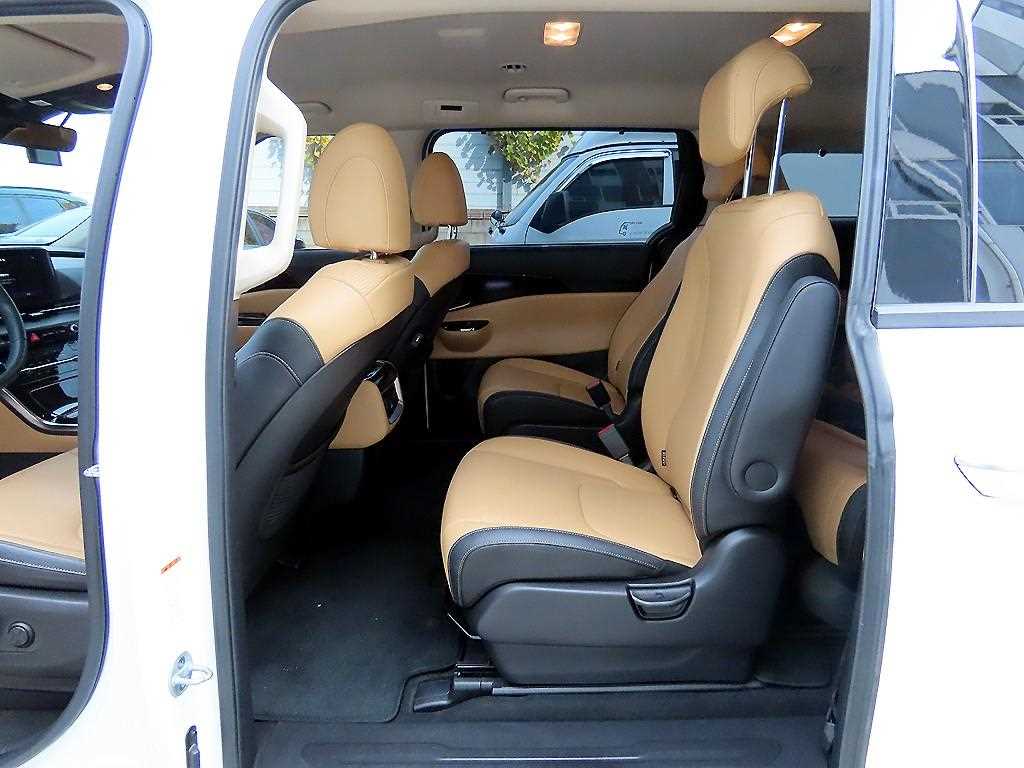 KIA Carnival - Vista 6