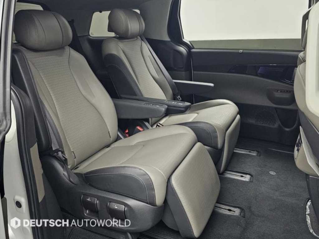 KIA Carnival - Vista 11