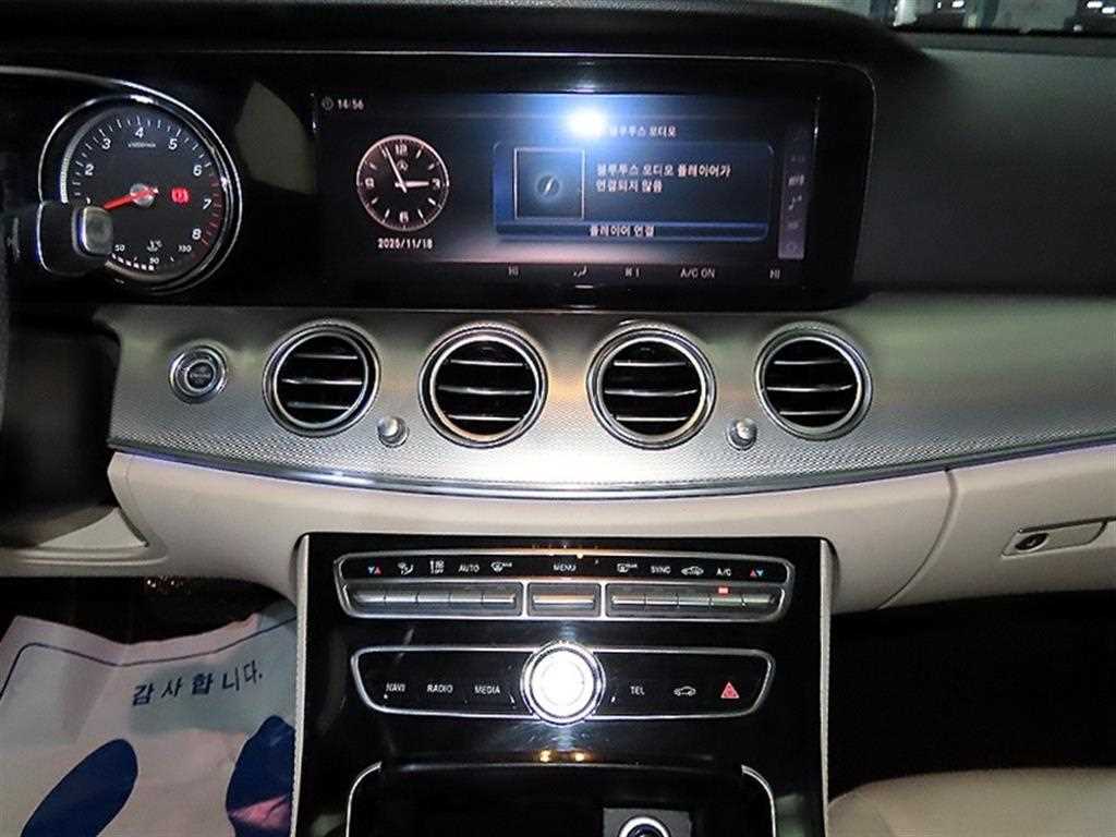 Mercedes Benz E class - Vista 11