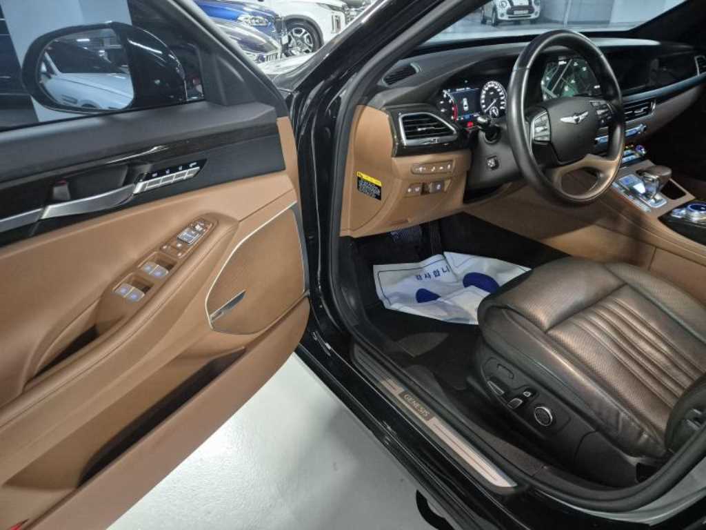 Genesis G90 - Vista 11