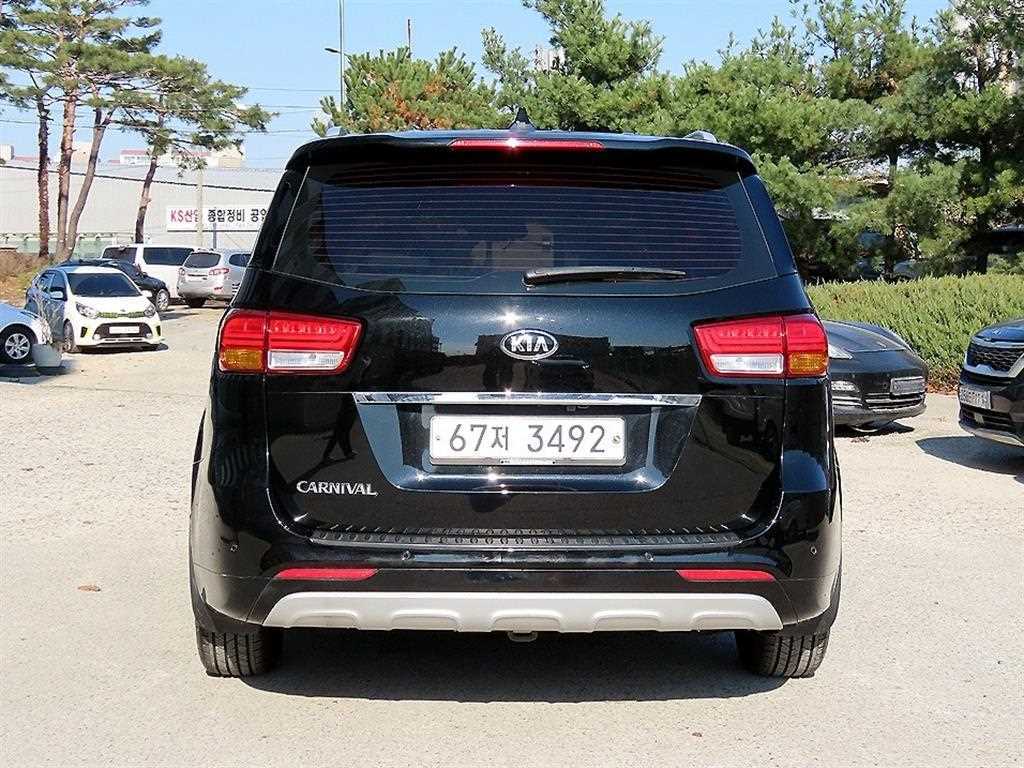 KIA Carnival - Vista 4