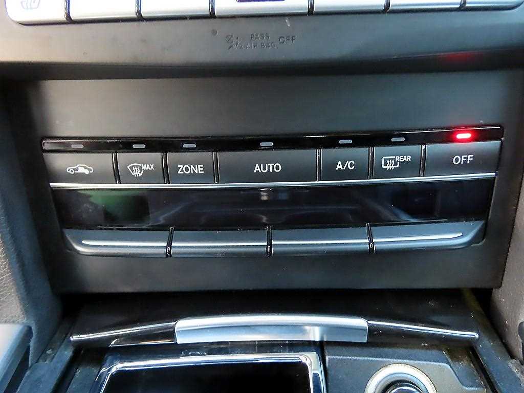 Mercedes Benz E class - Vista 12