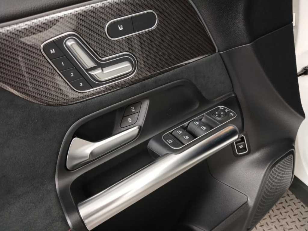 Mercedes Benz GLA Class - Vista 7