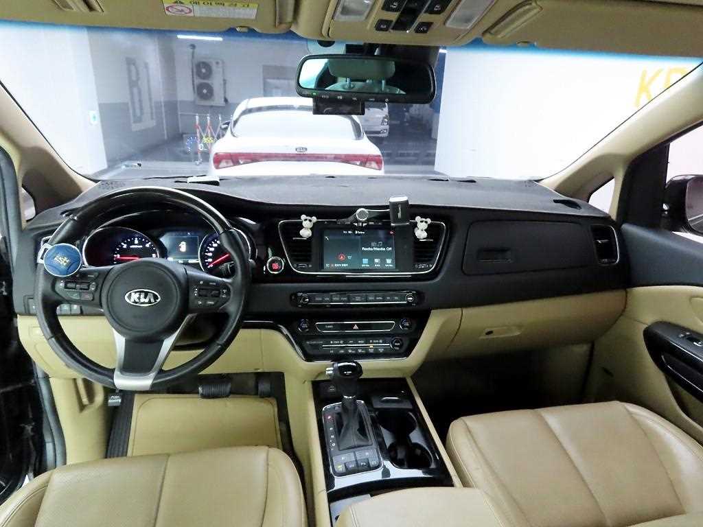 KIA Carnival - Vista 6