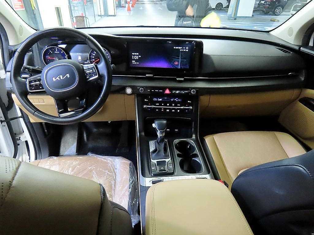 KIA Carnival - Vista 11