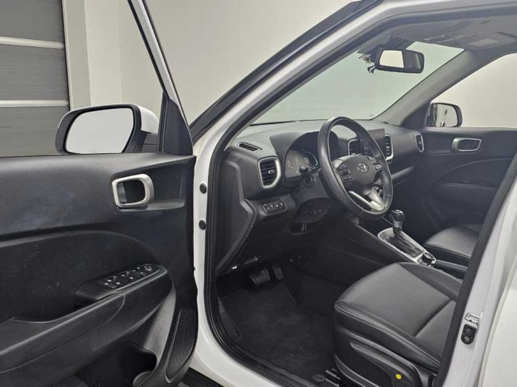 HYUNDAI Venue - Vista 11