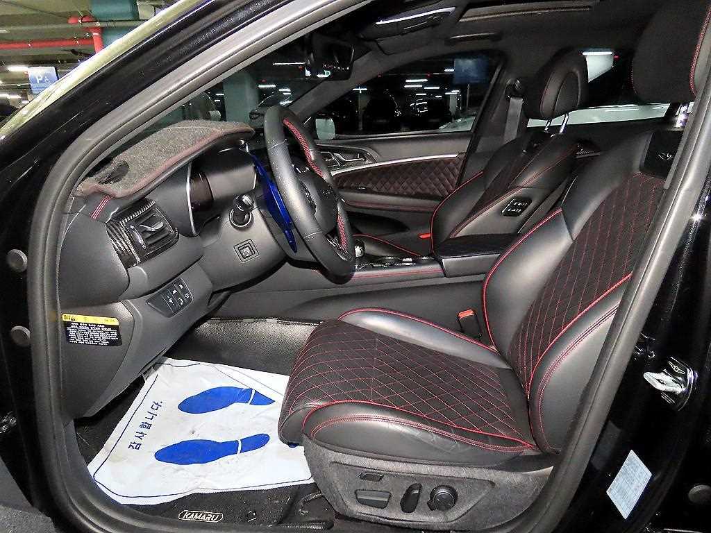 Genesis G70 - Vista 6