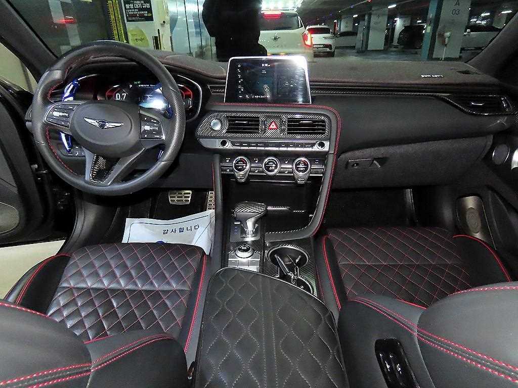 Genesis G70 - Vista 10