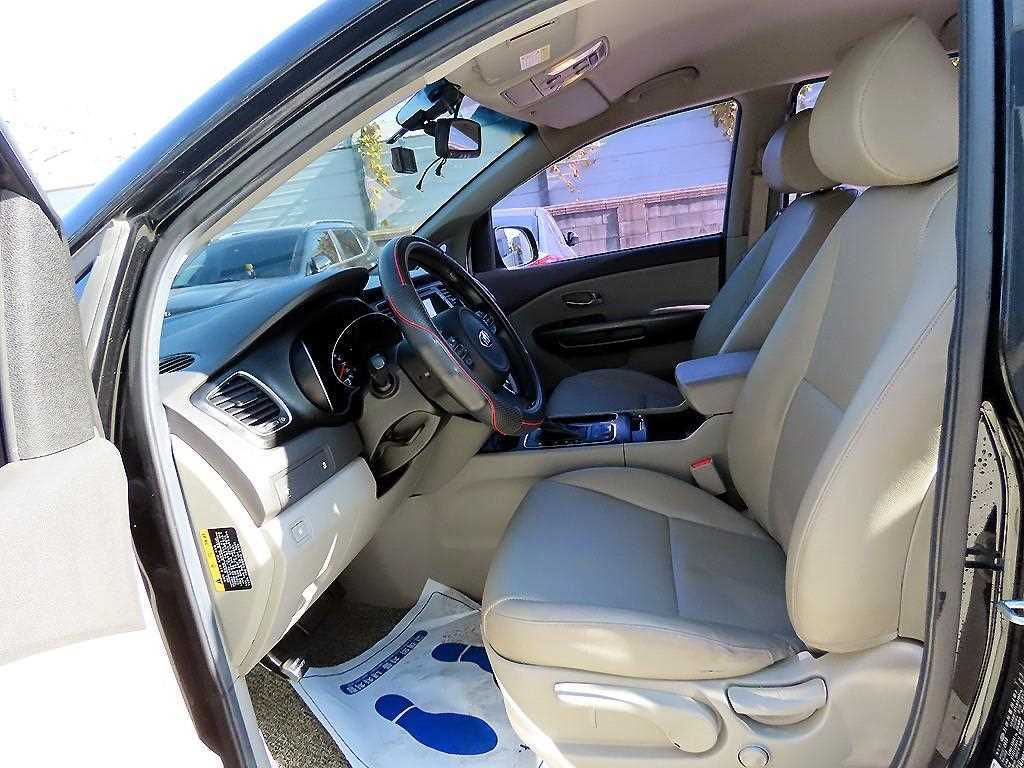 KIA Carnival - Vista 5