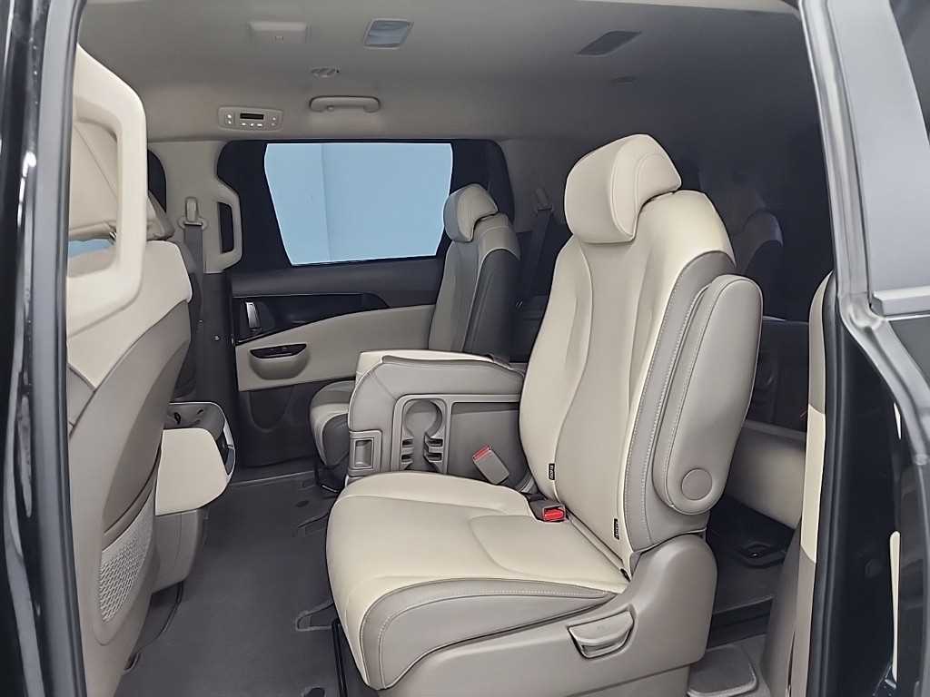 KIA Carnival - Vista 12